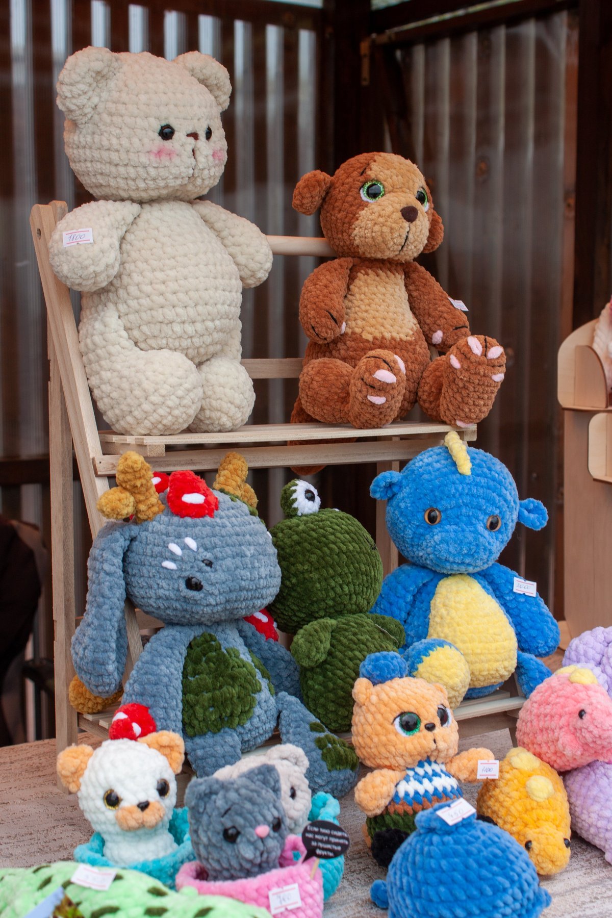 Amigurumis tejidos a crochet: muñecos coloridos hechos a mano
